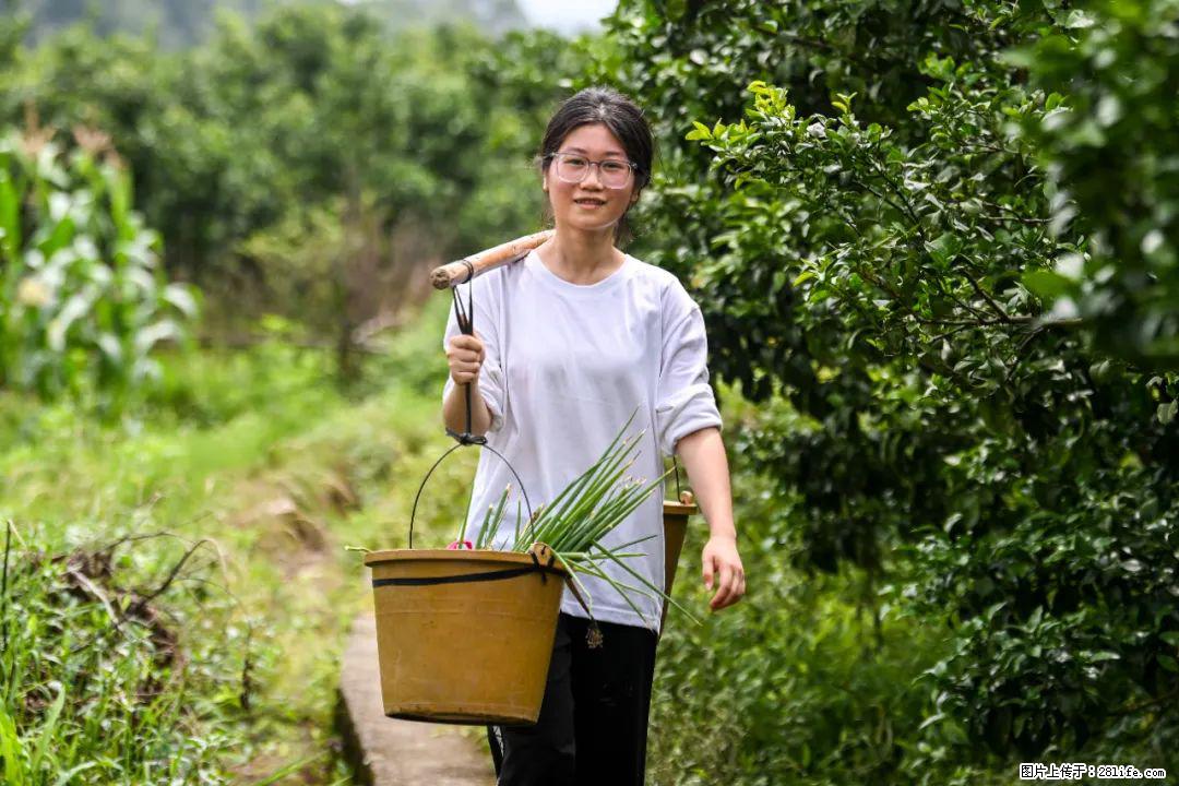 全网追的“扁担女孩”，找了一份暑假工，时薪12元 - 日喀则生活资讯 - 日喀则28生活网 rkz.28life.com