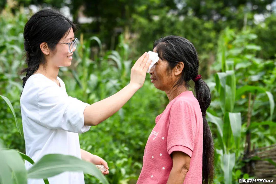 全网追的“扁担女孩”，找了一份暑假工，时薪12元 - 日喀则生活资讯 - 日喀则28生活网 rkz.28life.com